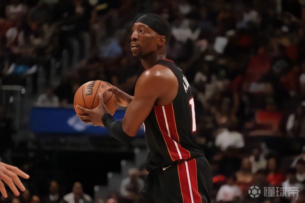 官方：阿德巴约下背部受伤，暂时退出比赛&回归成疑