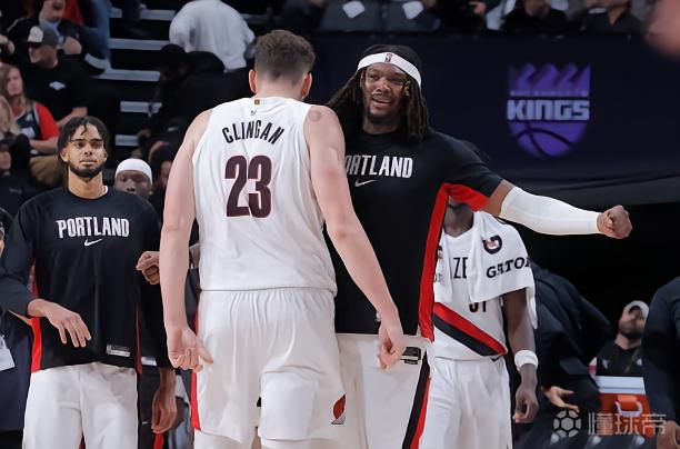 记者：克林根和罗威每天都比拼三分球，输的人买墨西哥烤肉