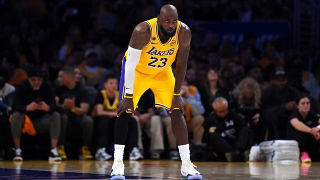 湖人G1擒火箭！41岁老詹狂送13助攻，赛后傲娇保密战术